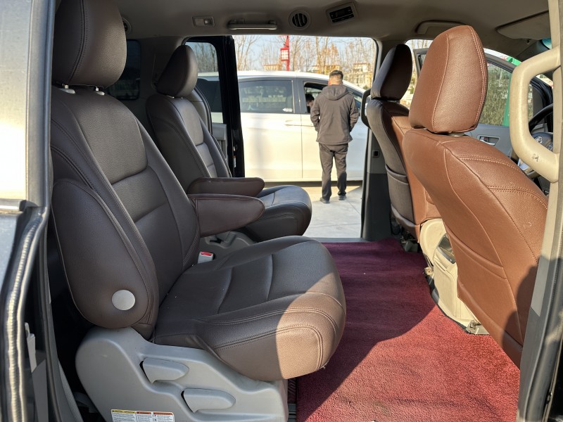 徐州16年丰田塞纳6