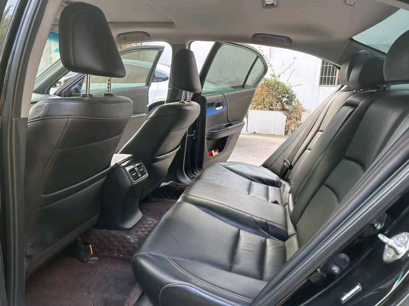 广州17年本田雅阁8