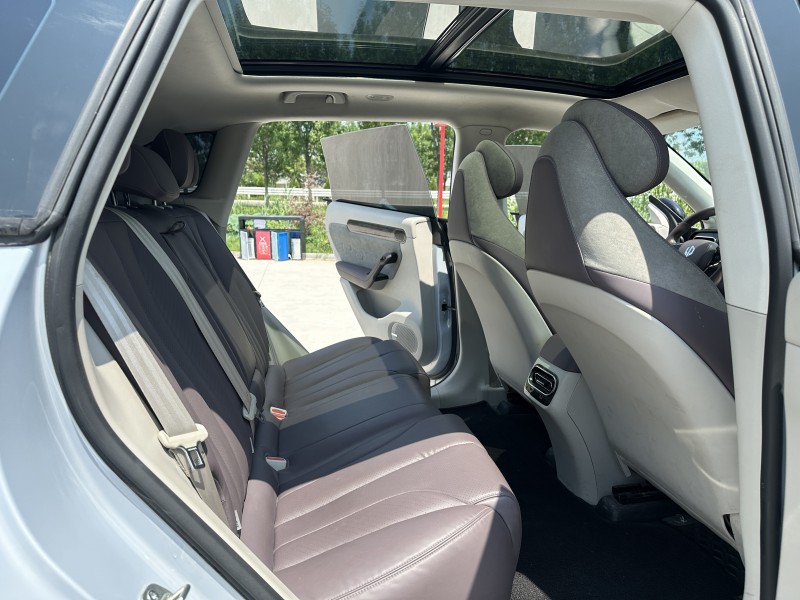 徐州22年零跑汽车C116