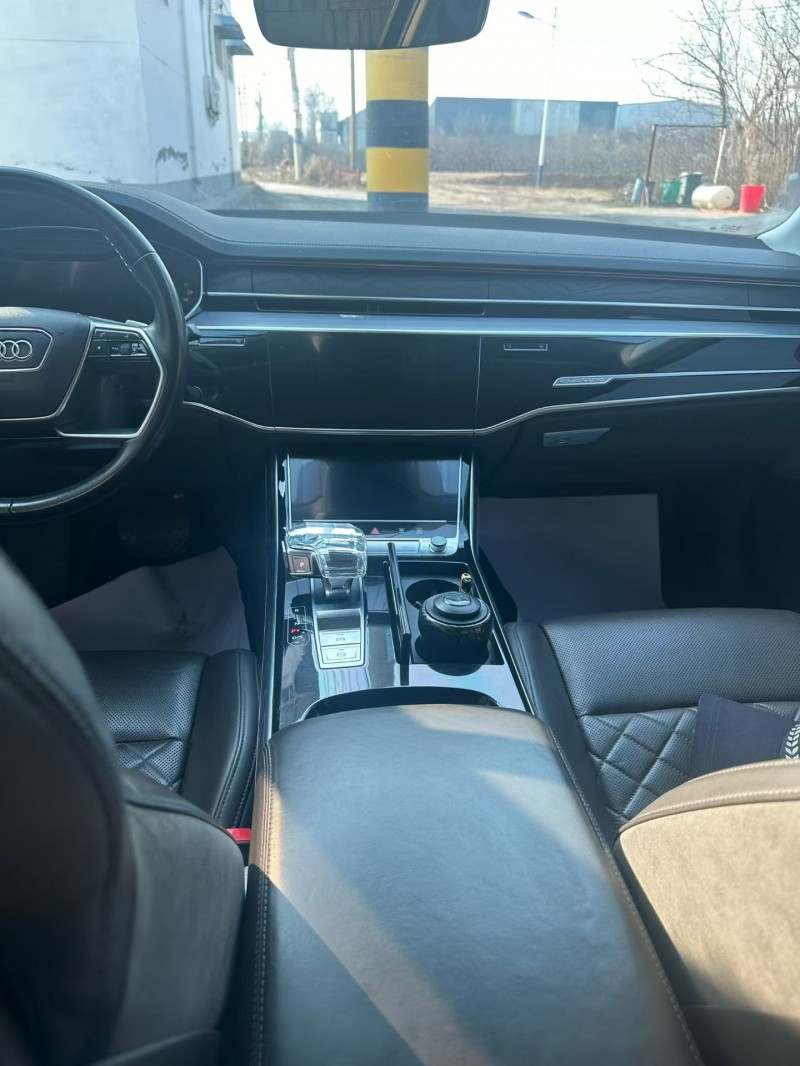 晋中21年奥迪A8L8