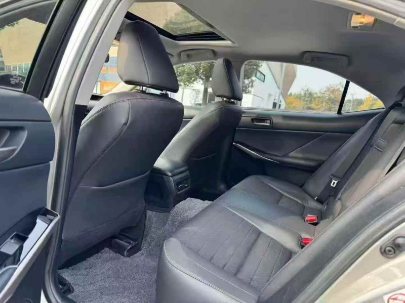 金华18年雷克萨斯IS5