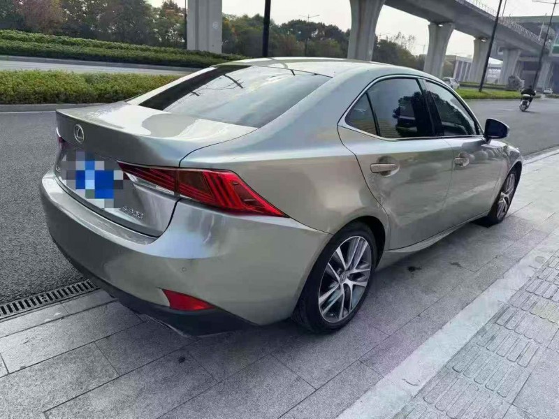 金华18年雷克萨斯IS7