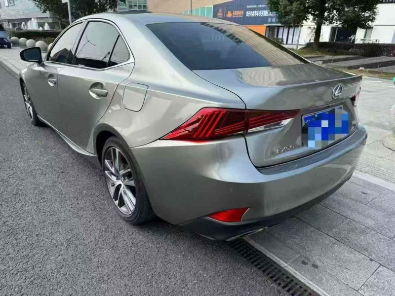 金华18年雷克萨斯IS8