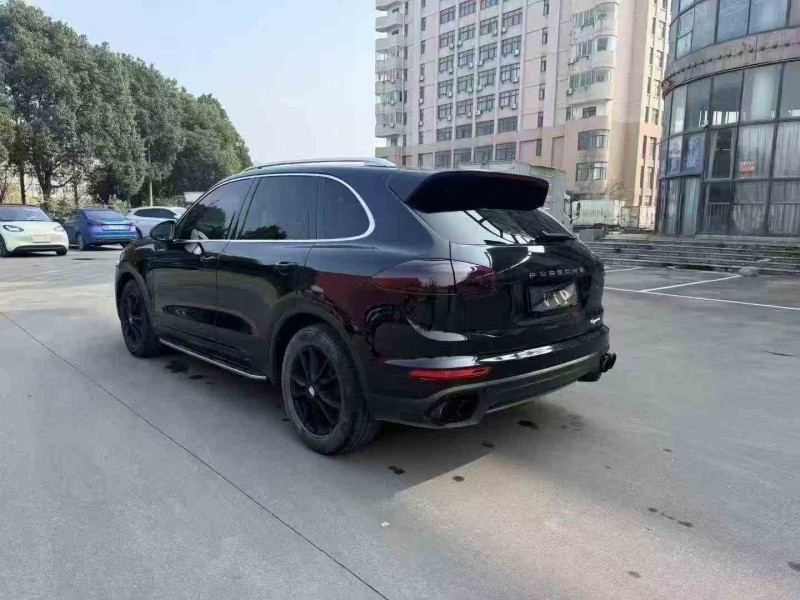 湖州15年保时捷卡宴8