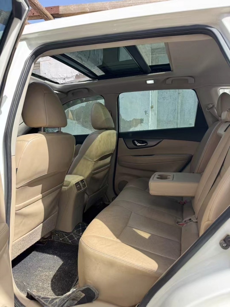 鹤壁15年日产奇骏10