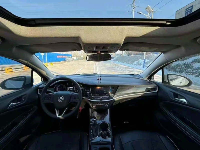 济宁21年别克威朗4