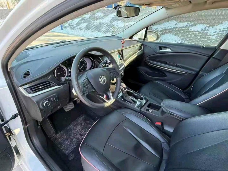 济宁21年别克威朗5