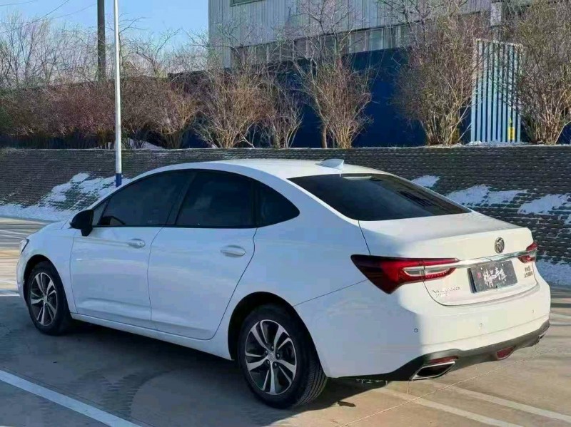 济宁21年别克威朗7