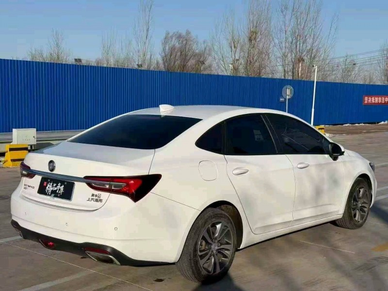 济宁21年别克威朗8