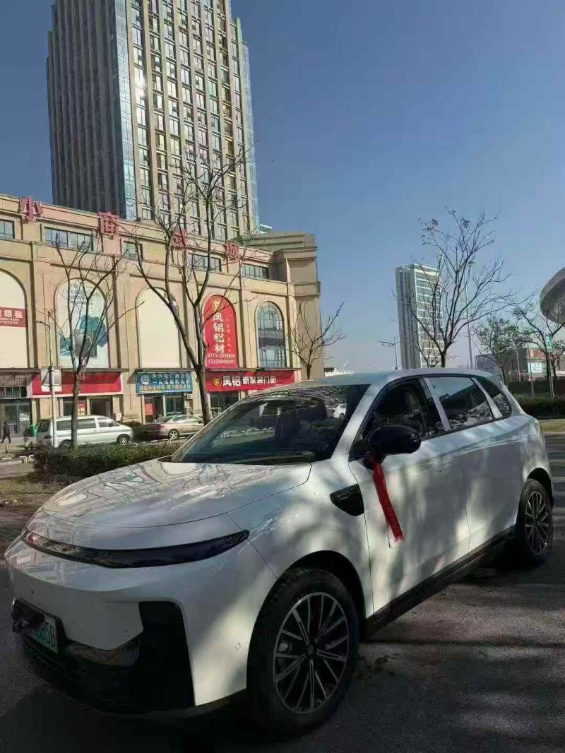 襄阳25年零跑汽车B102