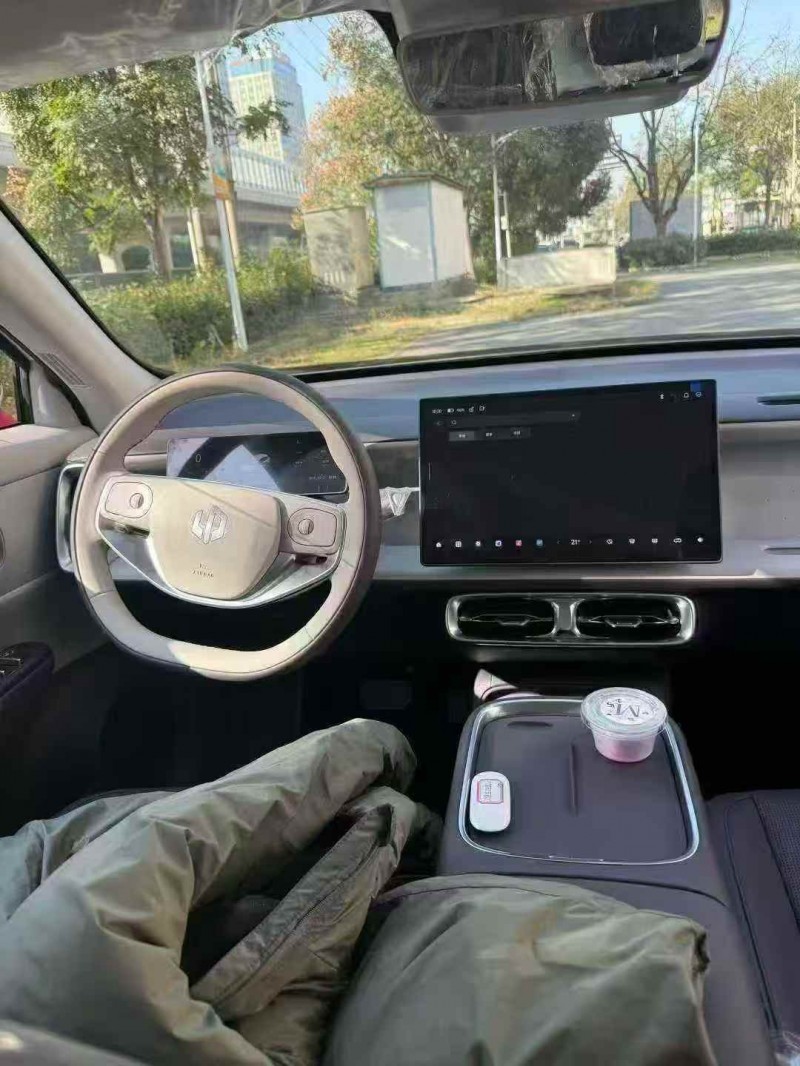 襄阳25年零跑汽车B106