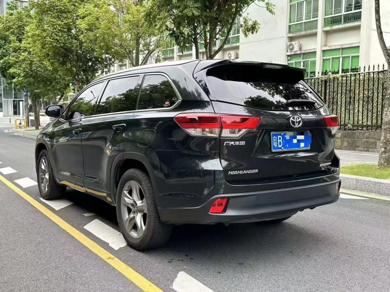 深圳22年丰田汉兰达8