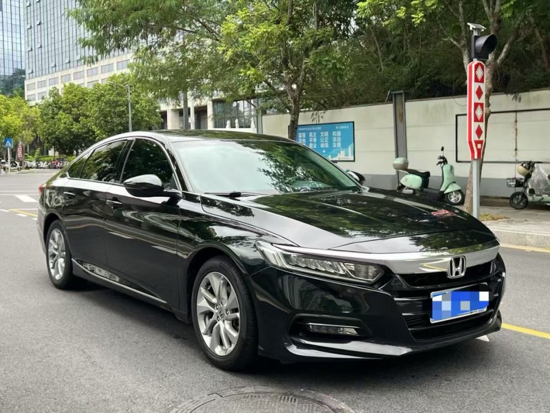 深圳21年本田雅阁3