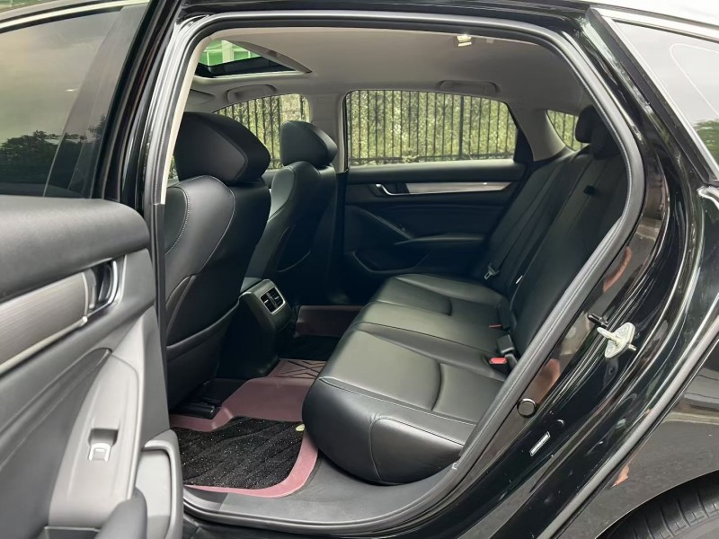 深圳21年本田雅阁4