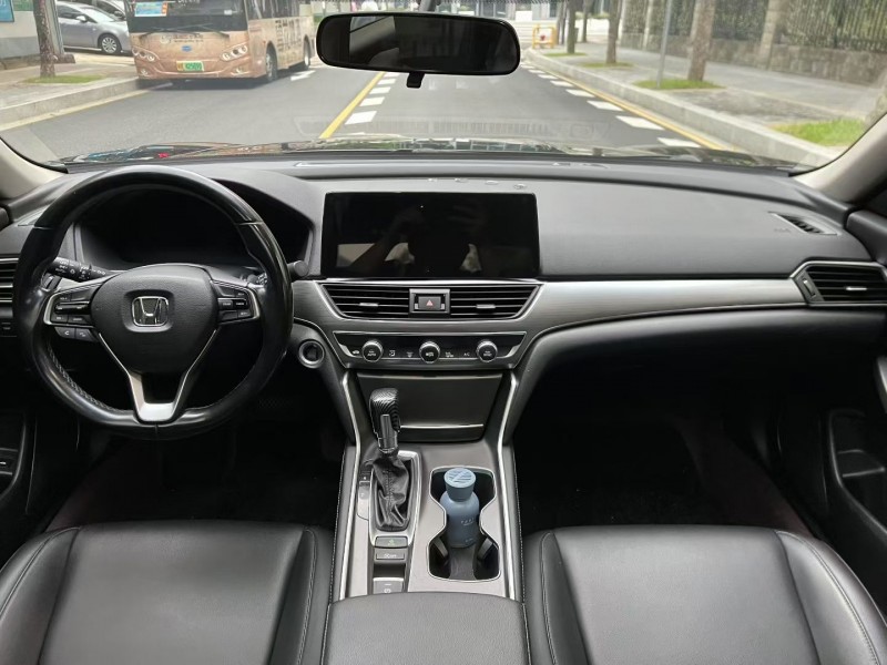 深圳21年本田雅阁5