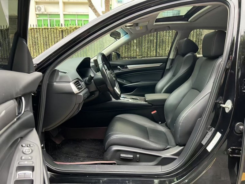 深圳21年本田雅阁6