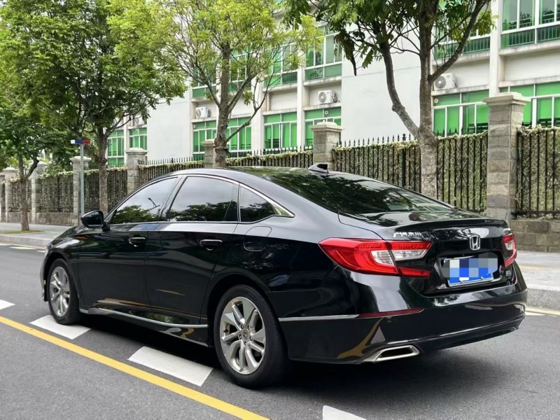 深圳21年本田雅阁8