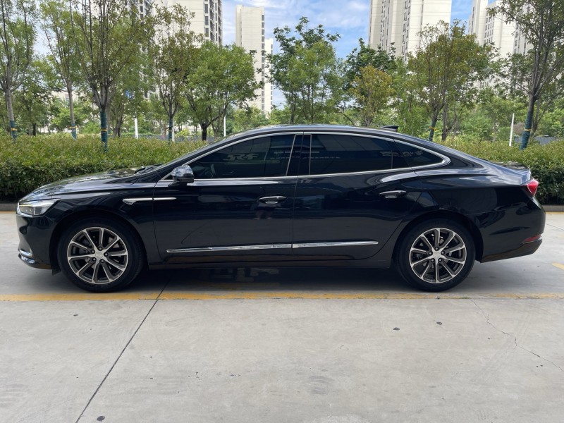 济宁23年别克君越7