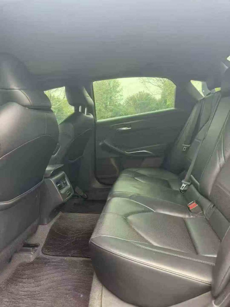 玉林22年丰田亚洲龙6