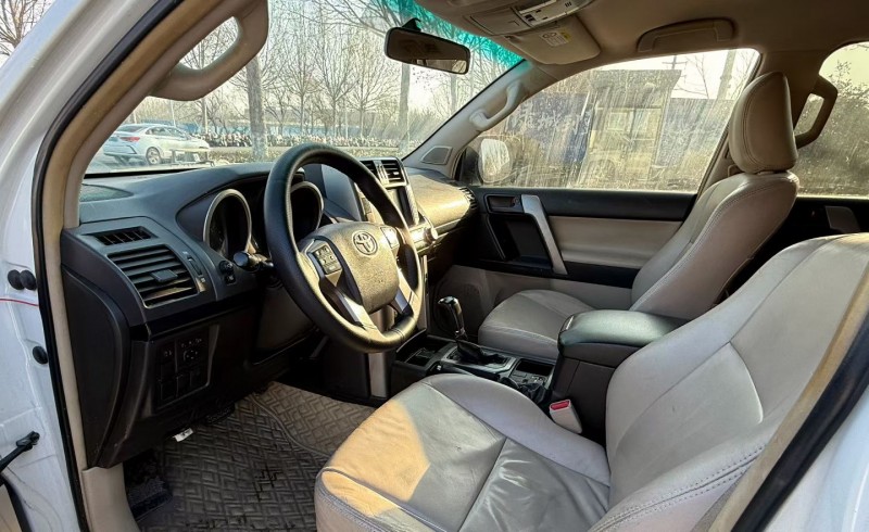 青岛13年丰田普拉多6