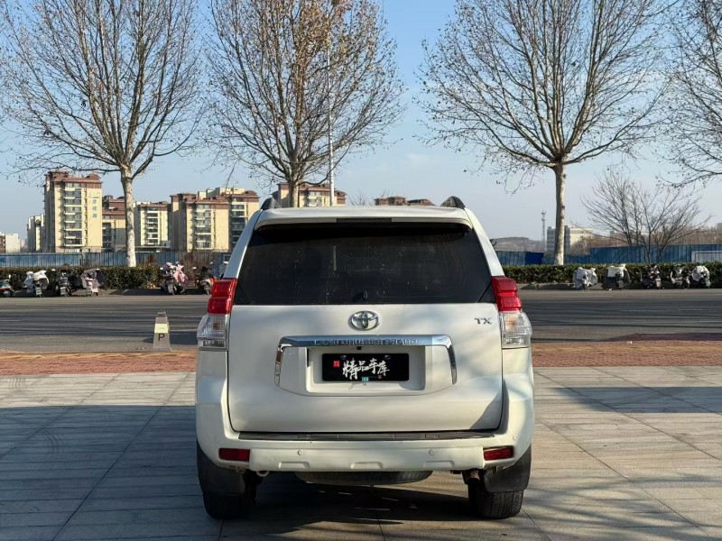 青岛13年丰田普拉多9