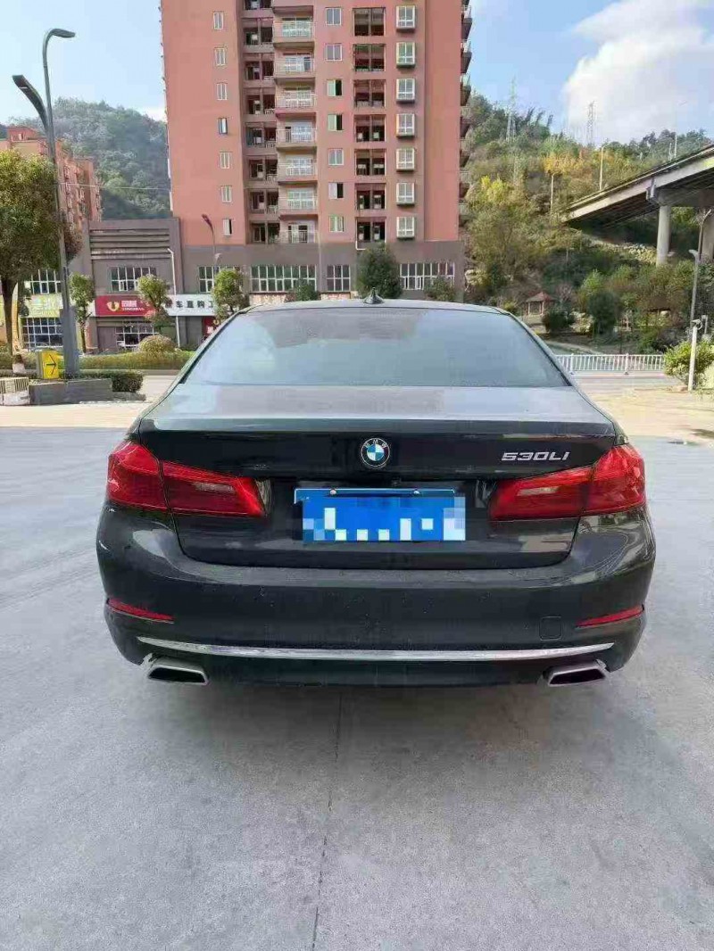 重庆20年宝马5系8