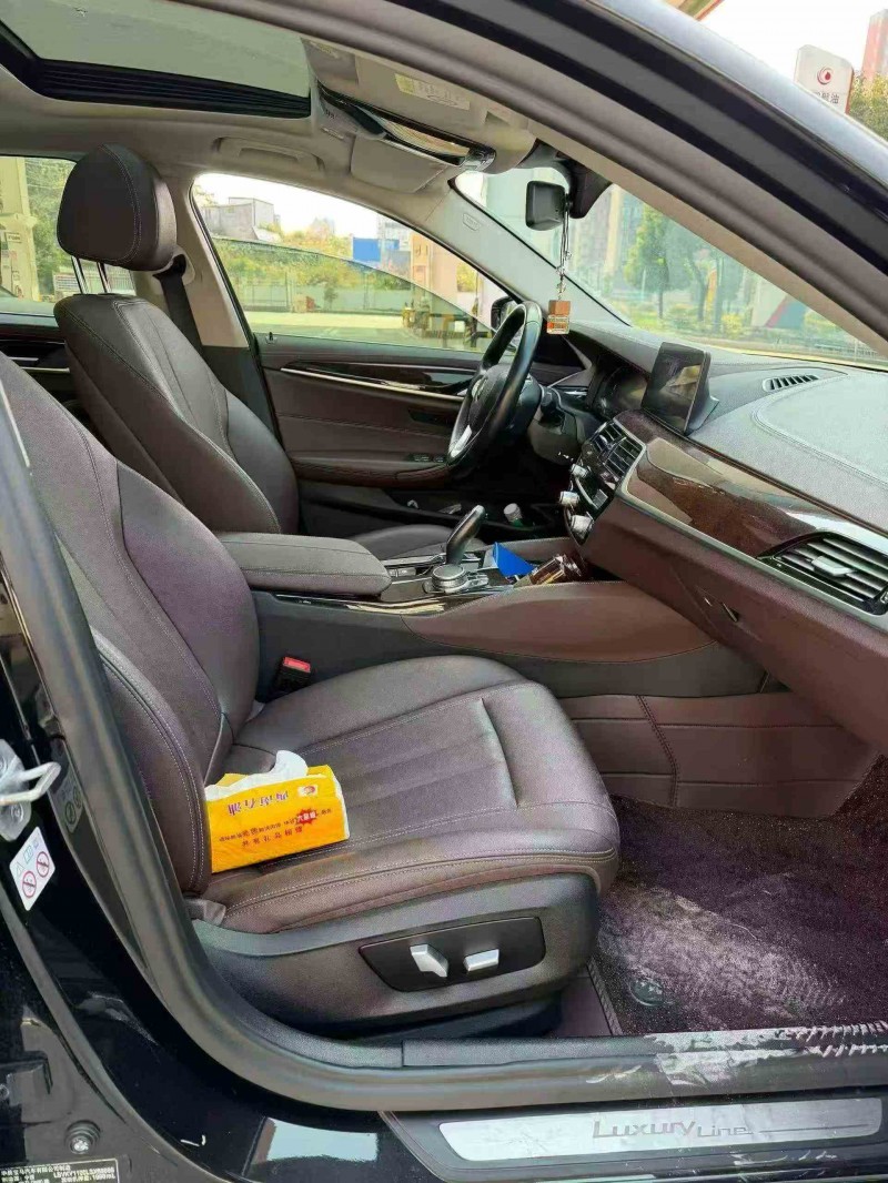 重庆20年宝马5系9