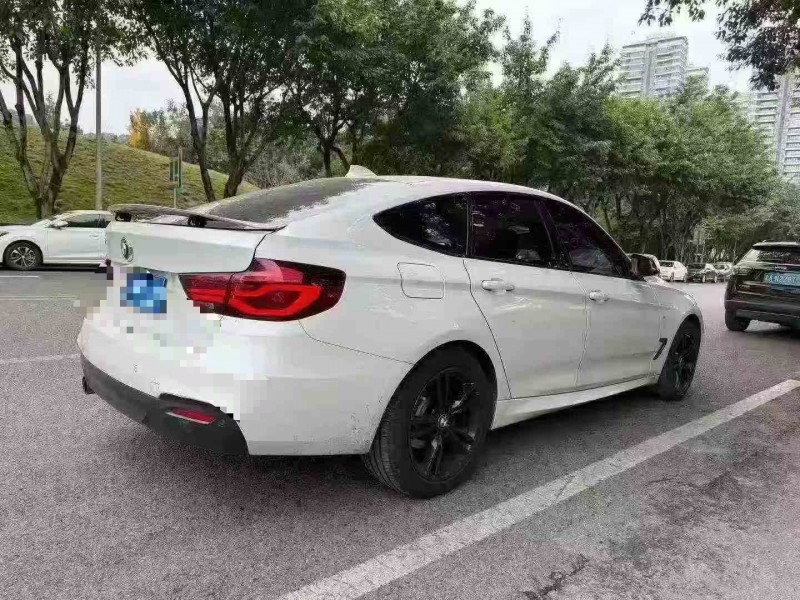 重庆21年宝马3系8