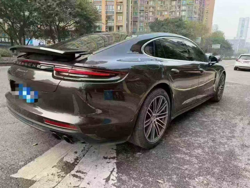 重庆18年保时捷帕拉梅拉8