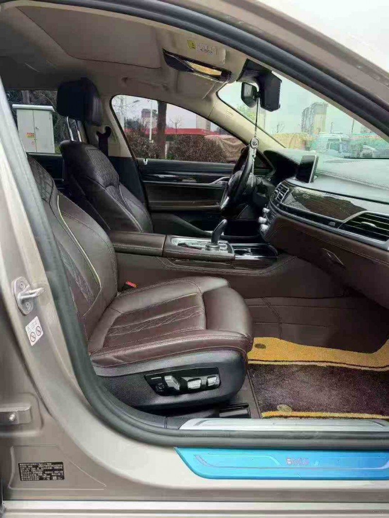 重庆21年宝马7系4