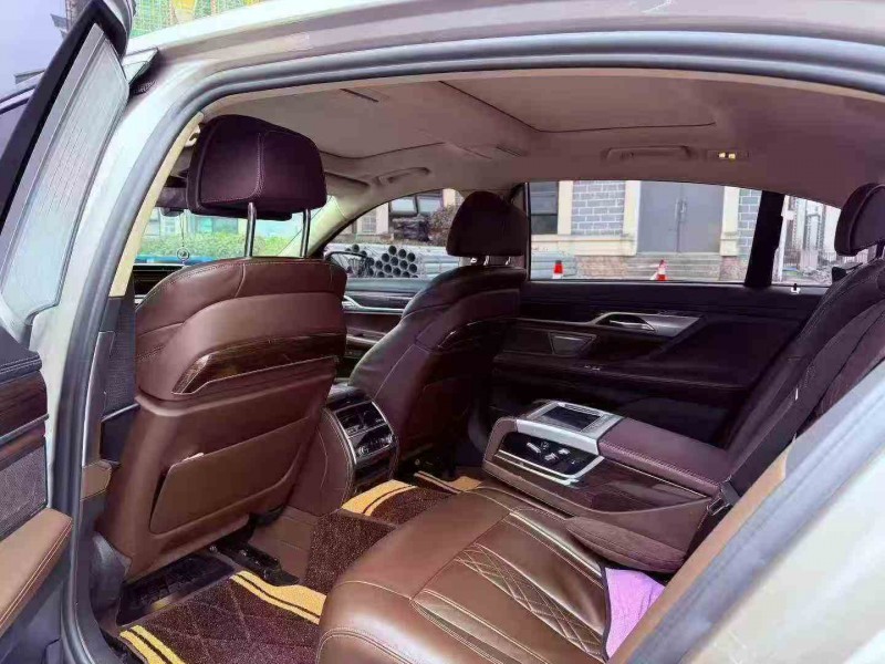 重庆21年宝马7系5