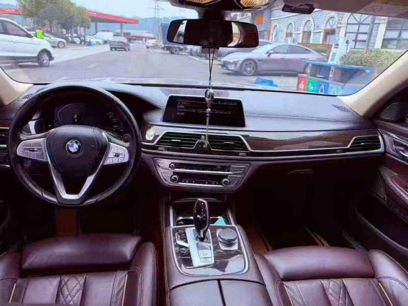 重庆21年宝马7系7