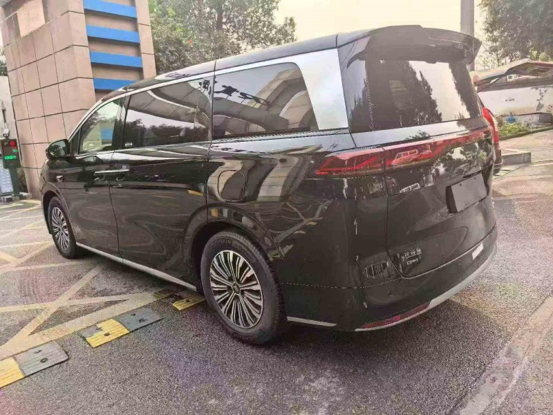 重庆25年比亚迪夏8