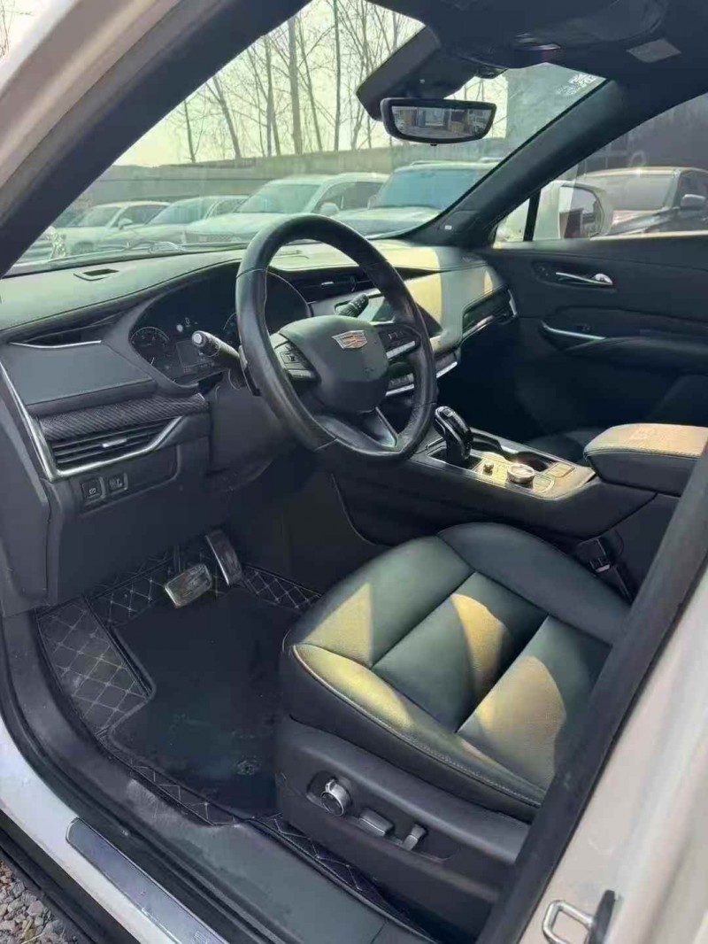 菏泽20年凯迪拉克XT44