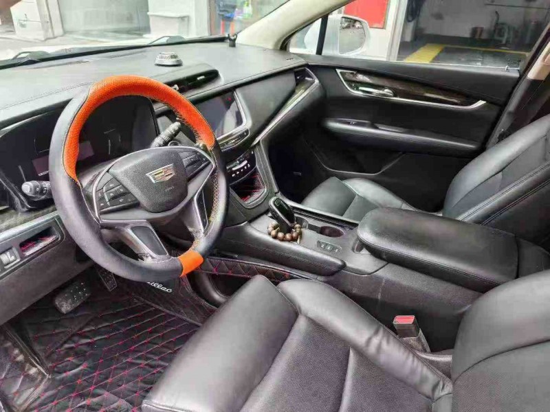 德阳17年凯迪拉克XT56