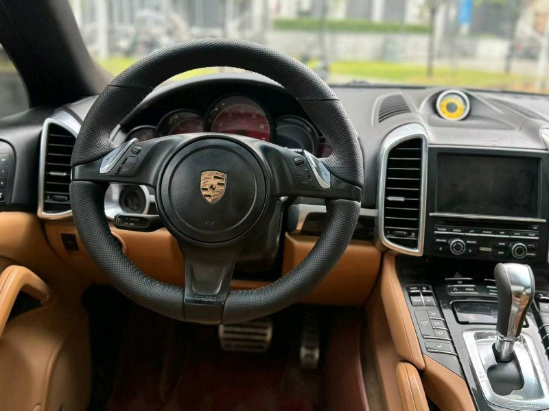 广州13年保时捷卡宴6