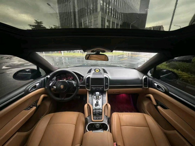 广州13年保时捷卡宴8