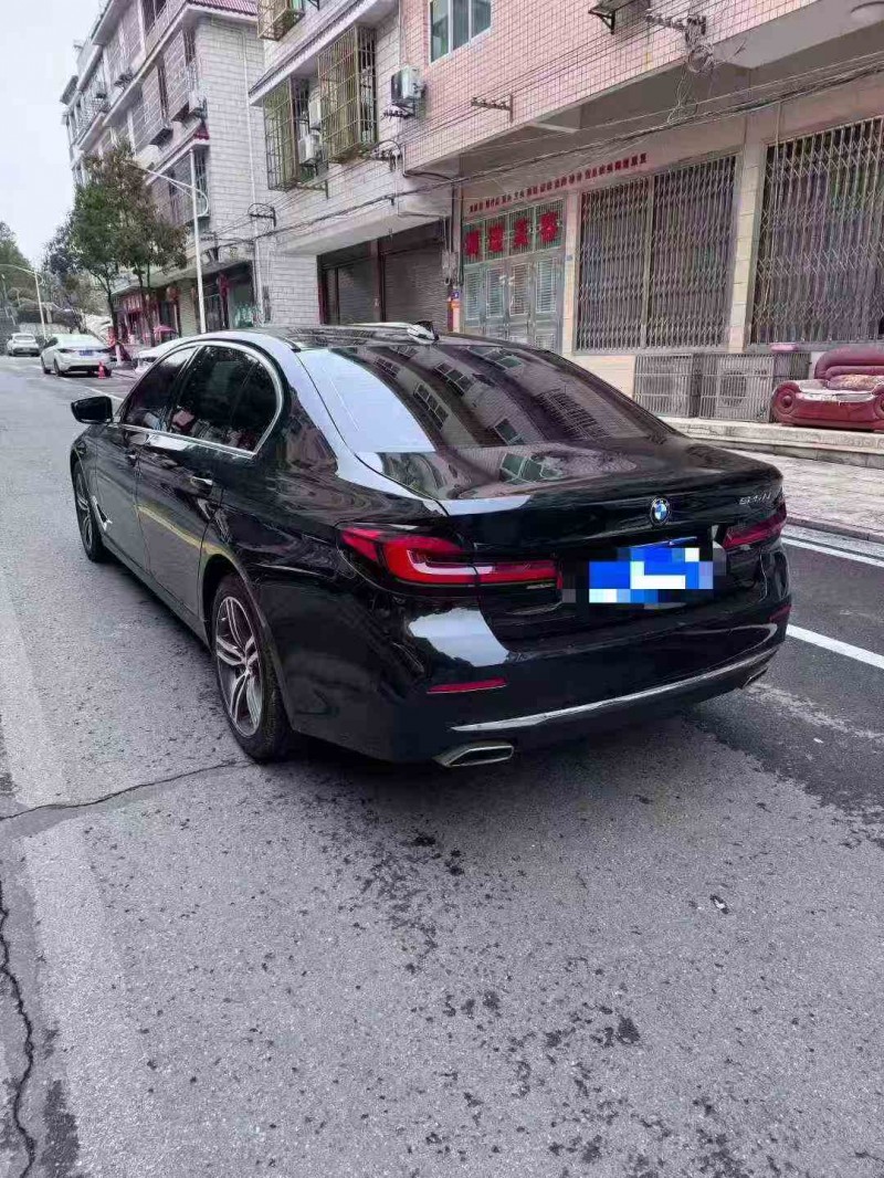 张家界22年宝马5系8