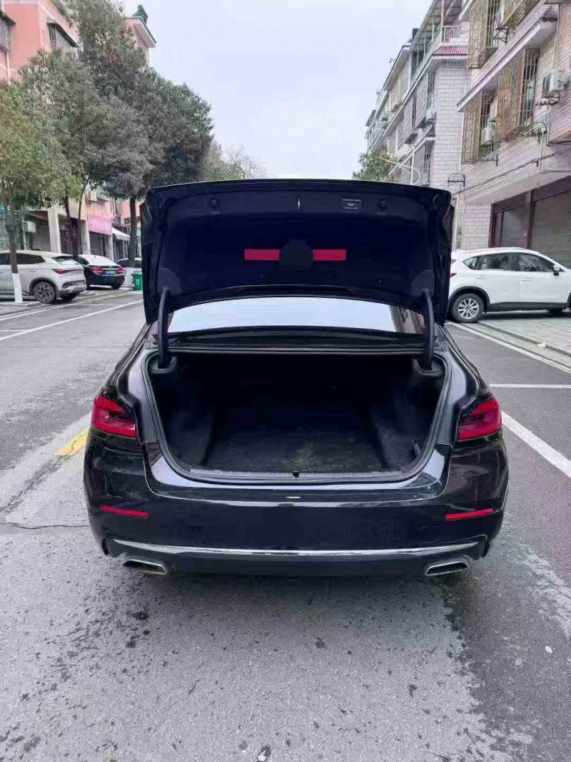 张家界22年宝马5系9