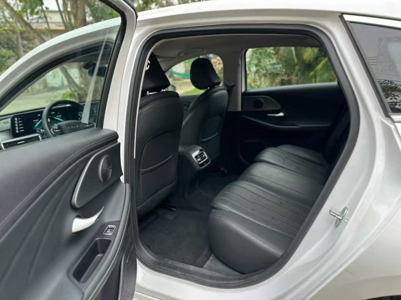 湛江25年奇瑞风云7