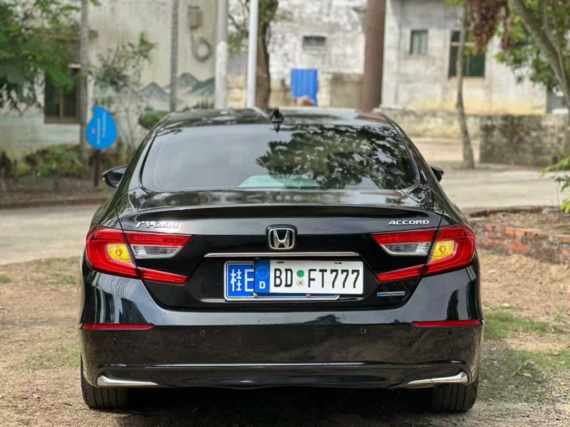 湛江19年本田雅阁4