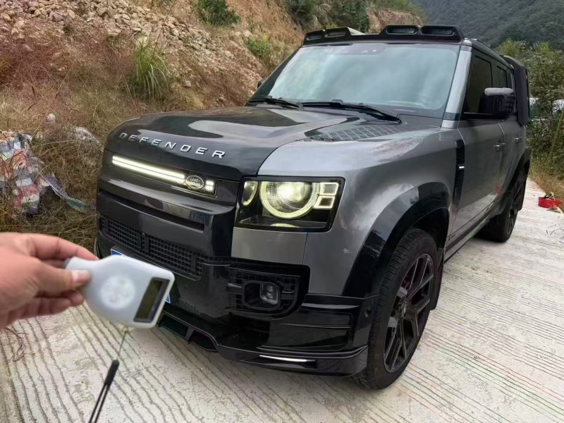 济宁23年路虎卫士1