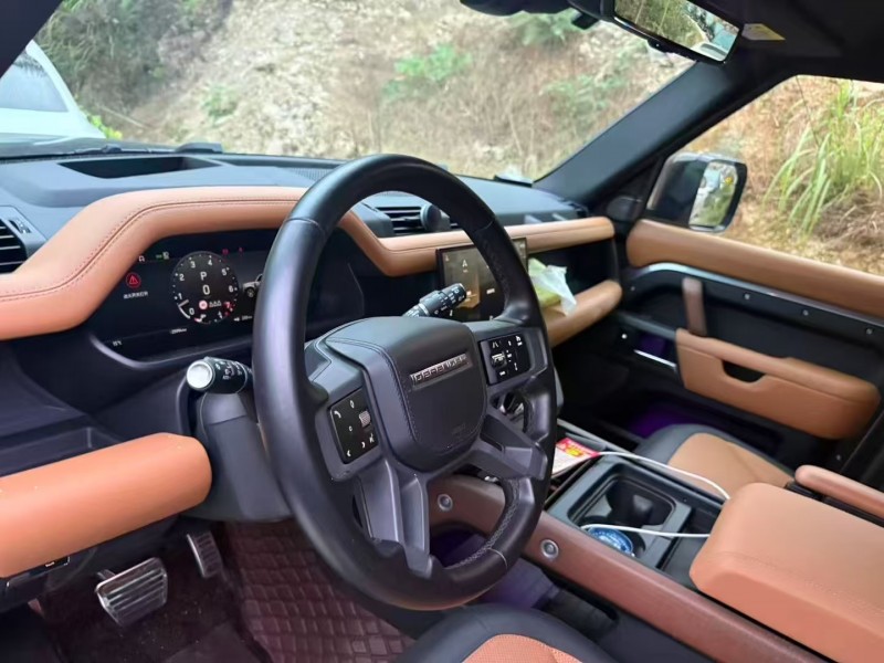 济宁23年路虎卫士2