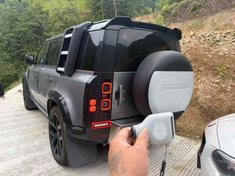 济宁23年路虎卫士6