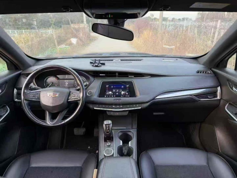 绍兴19年凯迪拉克XT44