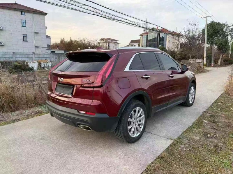 绍兴19年凯迪拉克XT46
