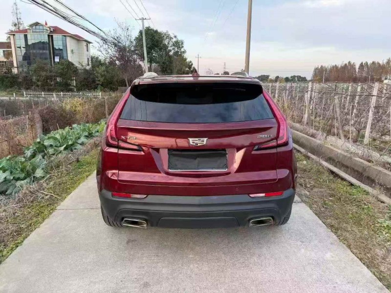 绍兴19年凯迪拉克XT48