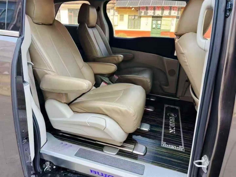 东营21年别克GL84