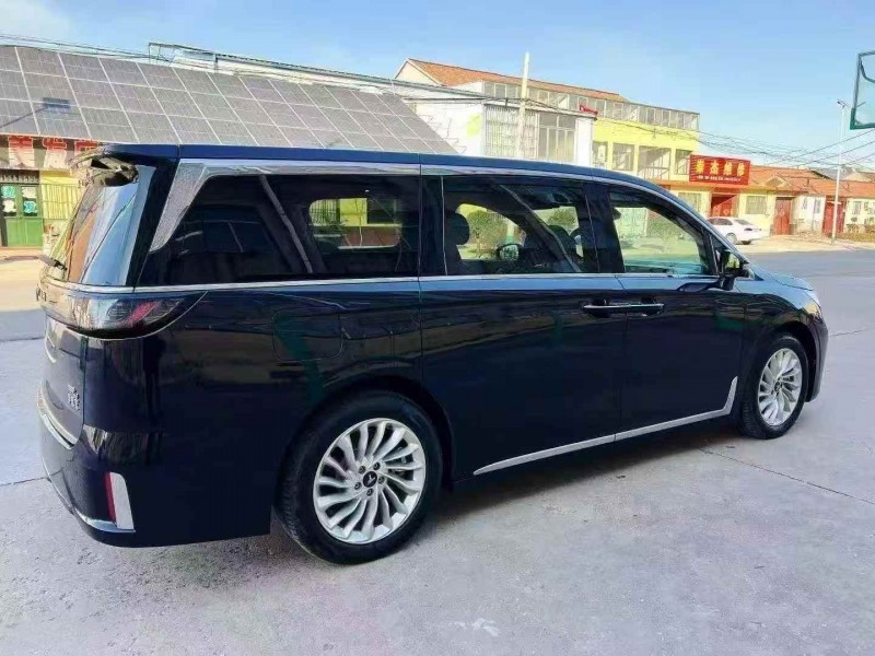 济宁26年岚图汽车梦想家7