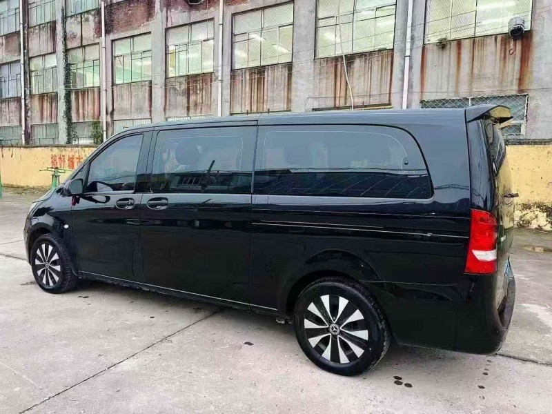 济宁23年奔驰威霆7